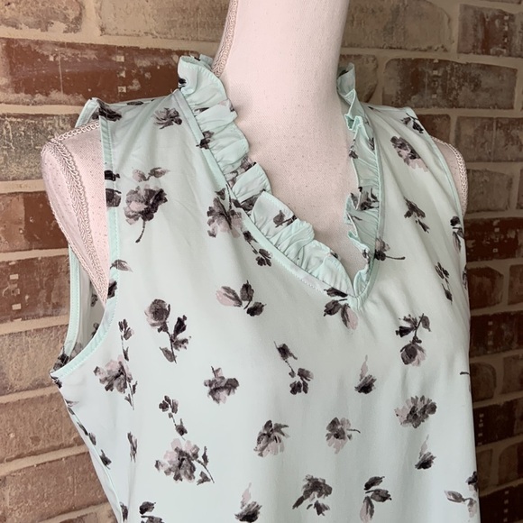 Sioni Mint Green Floral Short Sleeve V-Neck High Low Ruffle Neck Top Size Medium - Picture 2 of 5